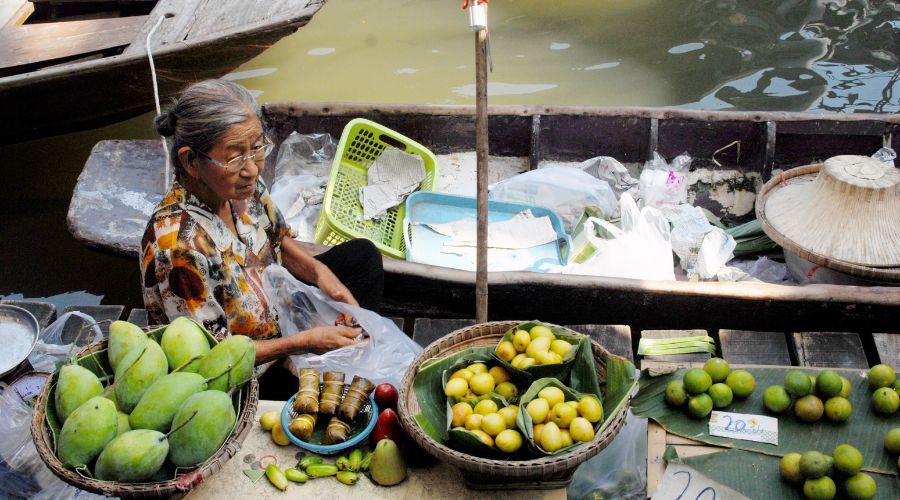 mercato galleggiante di Amphawa