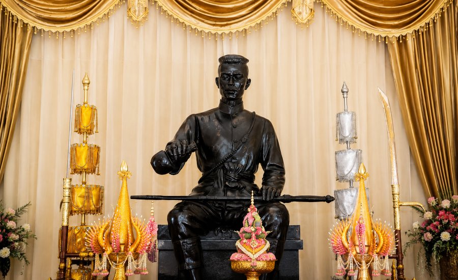 La statua del Re Naresuan