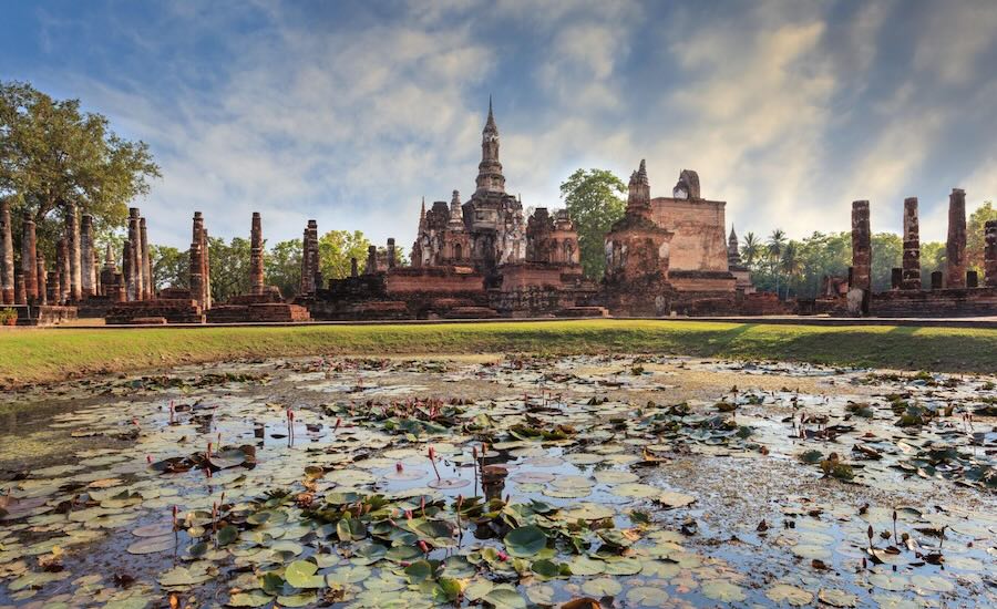 Il fascino antico del Parco Storico di Sukhothai in Thailandia