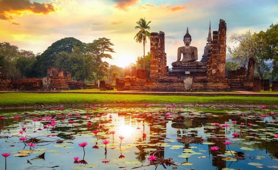 Il maestoso tempio Wat Mahathat a Sukhothai