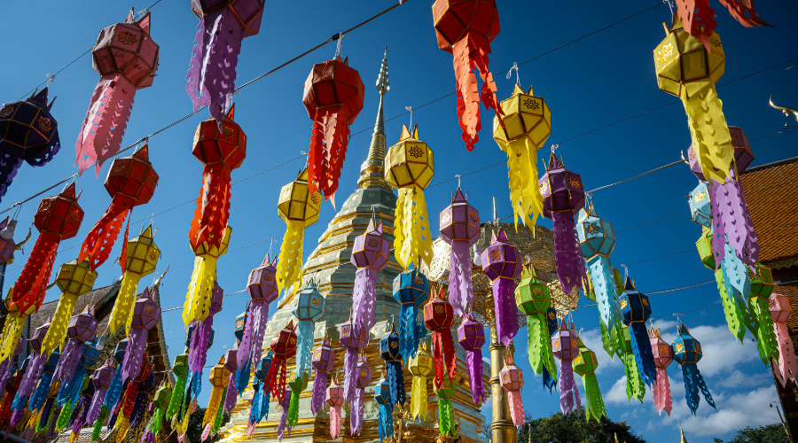 Wat Phra That Doi Suthep ospita anche molte statue di Buddha in diversi stili e materiali