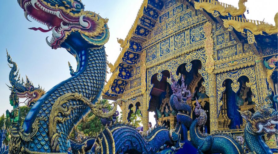 Il Design e L'Architettura di Wat Rong Suea Ten