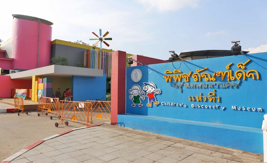 Facciata colorata del Children's Discovery Museum a Bangkok