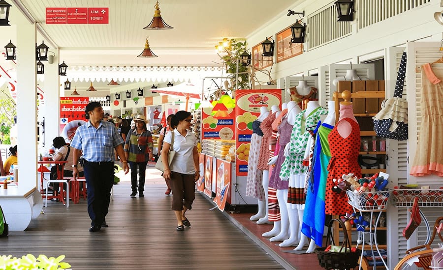 Negozi e shopping al Mercato Galleggiante Sam Phan Nam