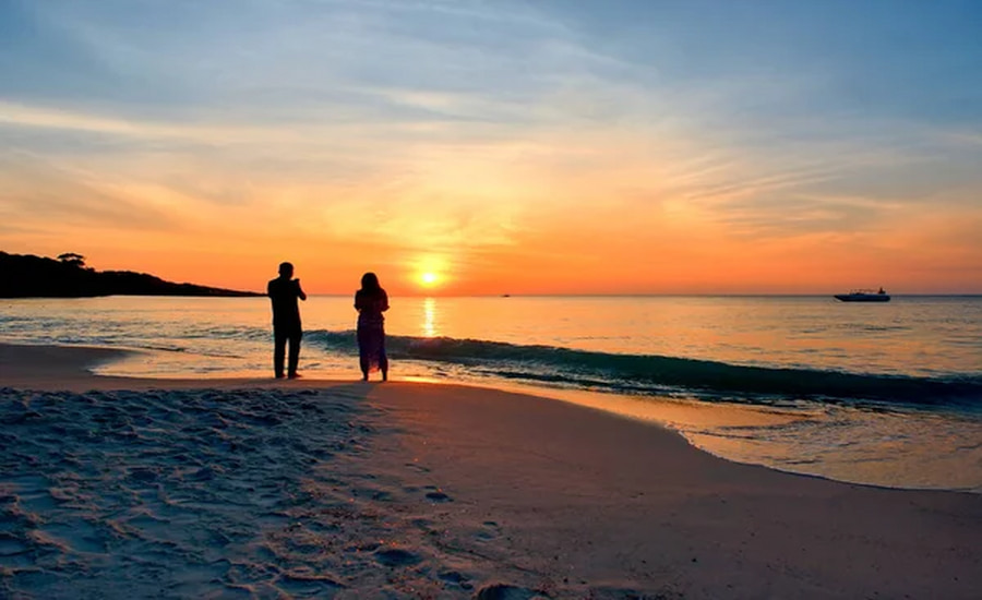 Suggestivo tramonto sul mare a Koh Samet
