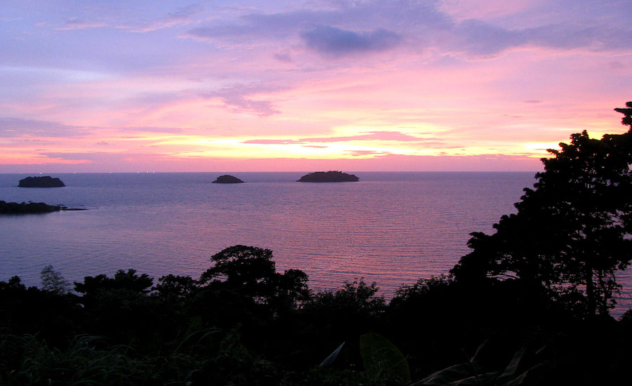 Suggestivo tramonto sul mare a Koh Chang