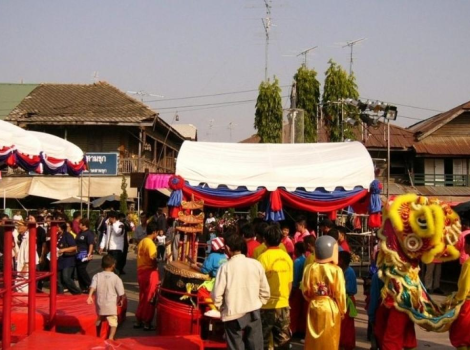 Sam Chuk: A Market Where Pork Balls Are Eaten Like Ice Cream Cones