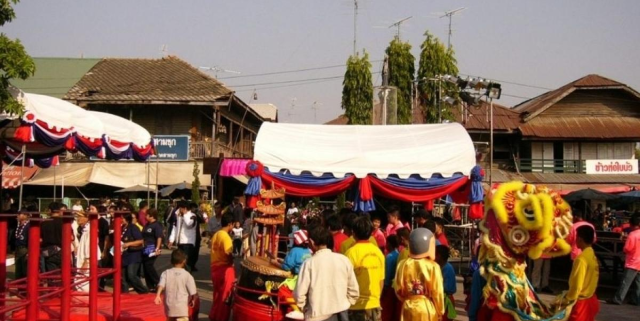 Sam Chuk: A Market Where Pork Balls Are Eaten Like Ice Cream Cones