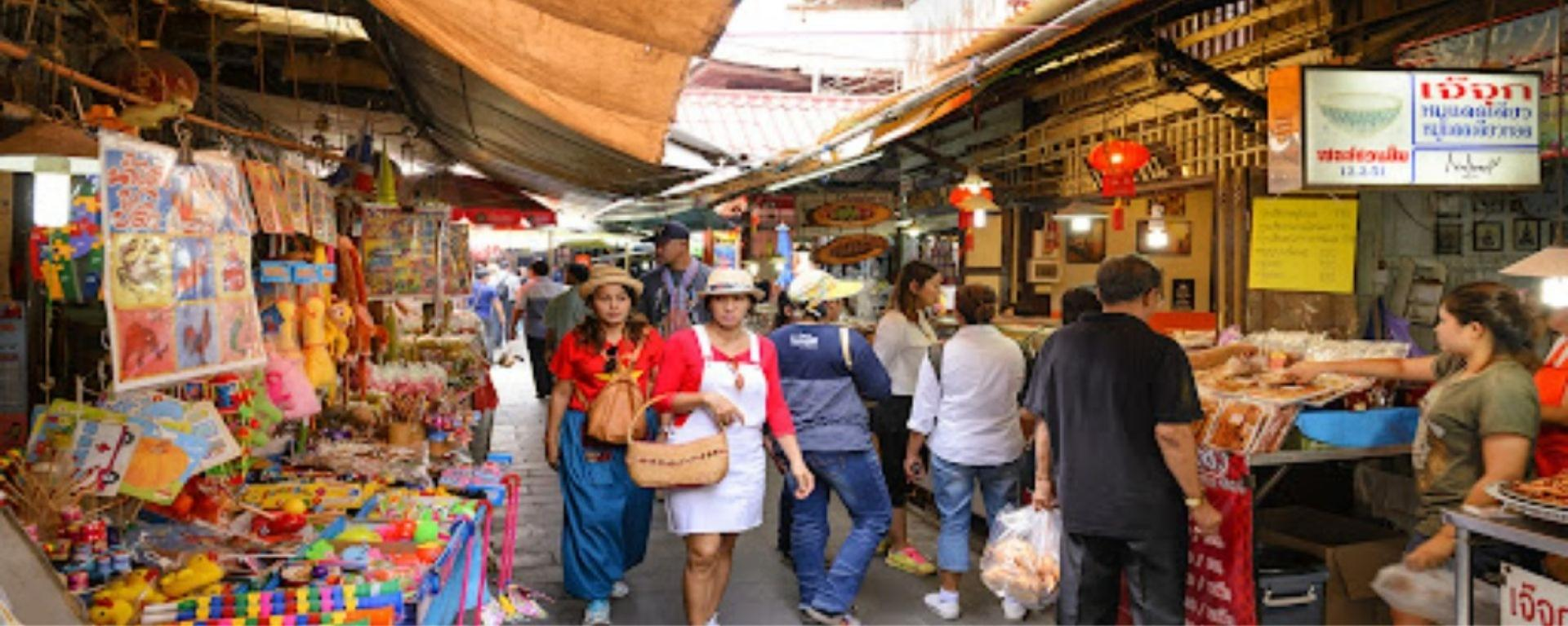Sam Chuk: A Market Where Pork Balls Are Eaten Like Ice Cream Cones