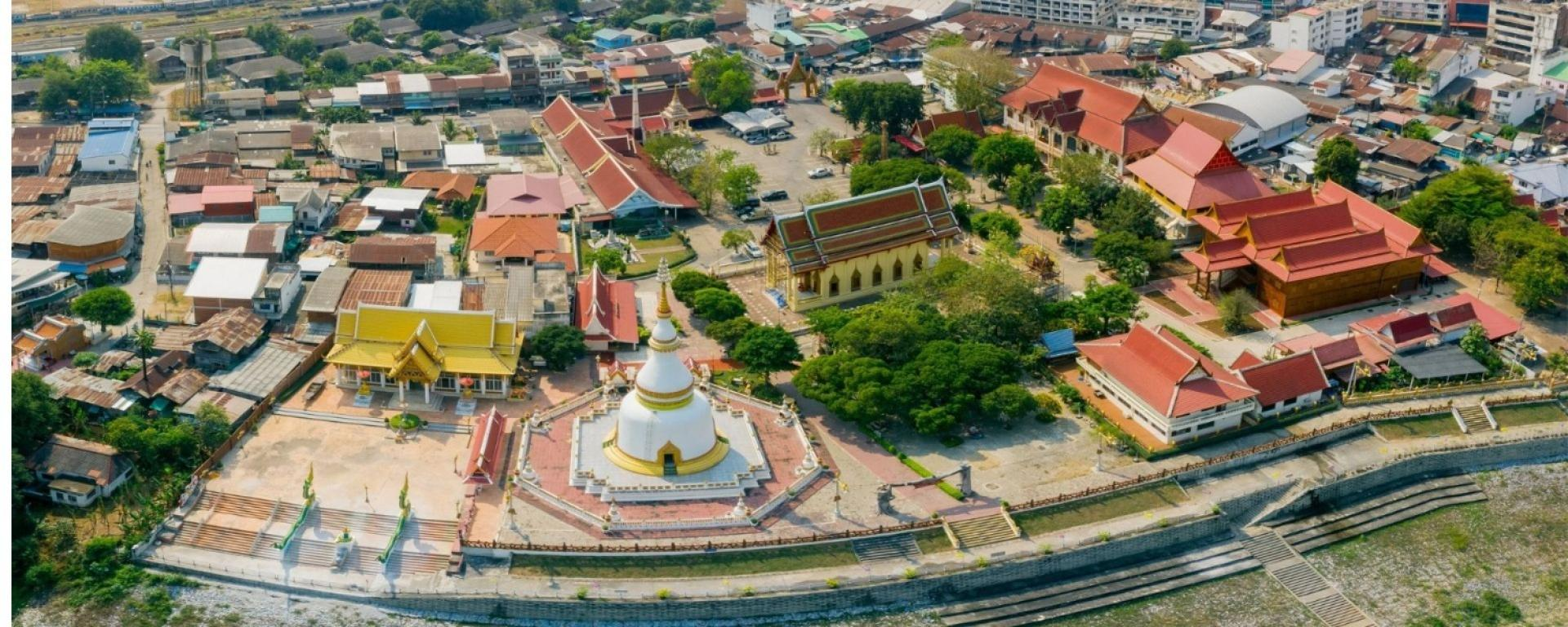 Delizia dei Sapori della Street Food Thailandese: Esplorando i Mercati di Saraburi Giorno e Notte