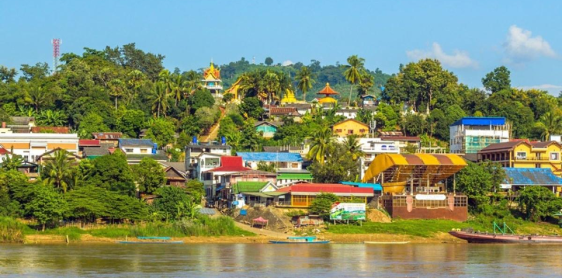 Giorno 15: Chiang Khong Border - Huay Xai - Imbarco per la Crociera Slow Boat (Barca Shompoo) - Pakbeng (B, L)