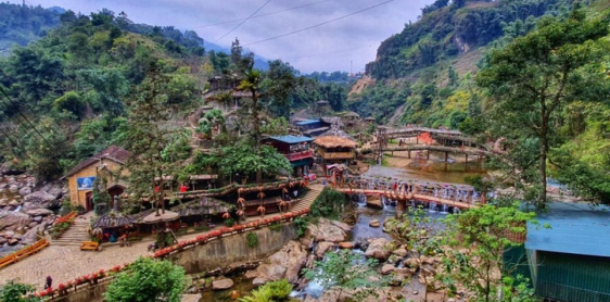 Giorno 23: Villaggio di Cat Cat – Cascate d’Argento – Ham Rong - Treno notturno per Hanoi (B)