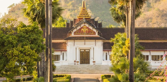 Giorno 9: Luang Prabang - Crociera sul Mekong - Grotta di Pak Ou (B)