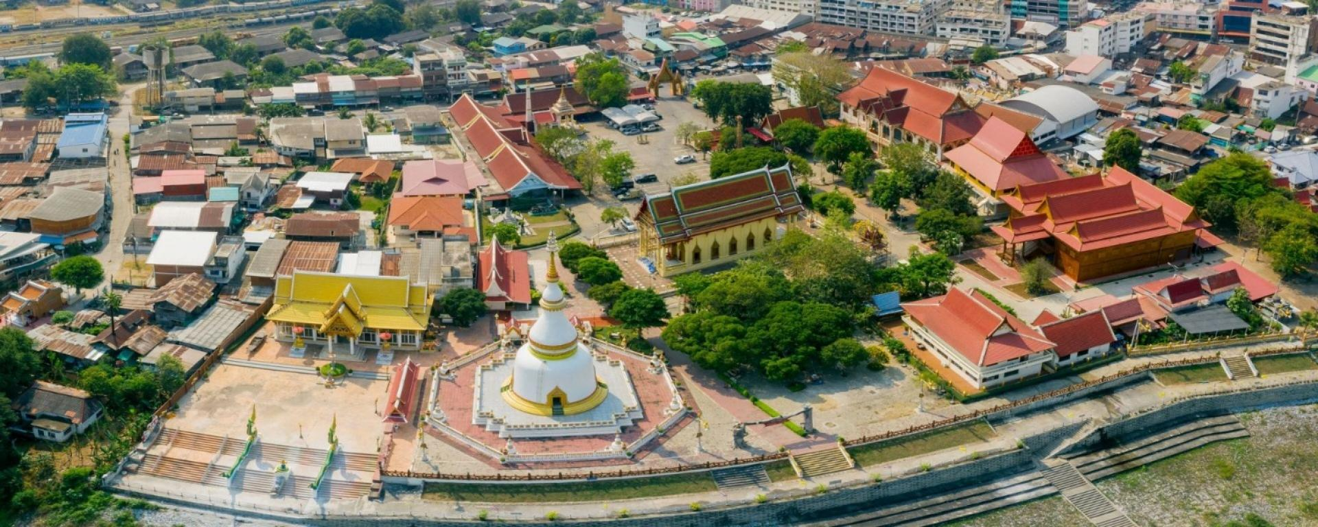 Delizia dei Sapori della Street Food Thailandese: Esplorando i Mercati di Saraburi Giorno e Notte