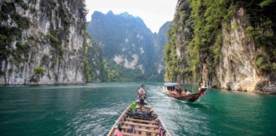 Giorno 10: Khao Sok - Join Lago Cheow Larn (B, L) Join tour con guida parlante inglese
