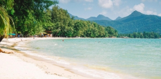 Giorno 14: Koh Chang - Trat - Volo per Bangkok - Partenza (B) Senza guida