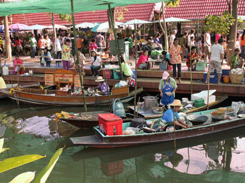 L’avventura al mercato galleggiante di Bang Namphueng